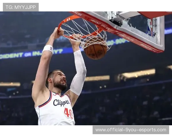 伦纳德完成卡位，洛杉矶快船守住篮板